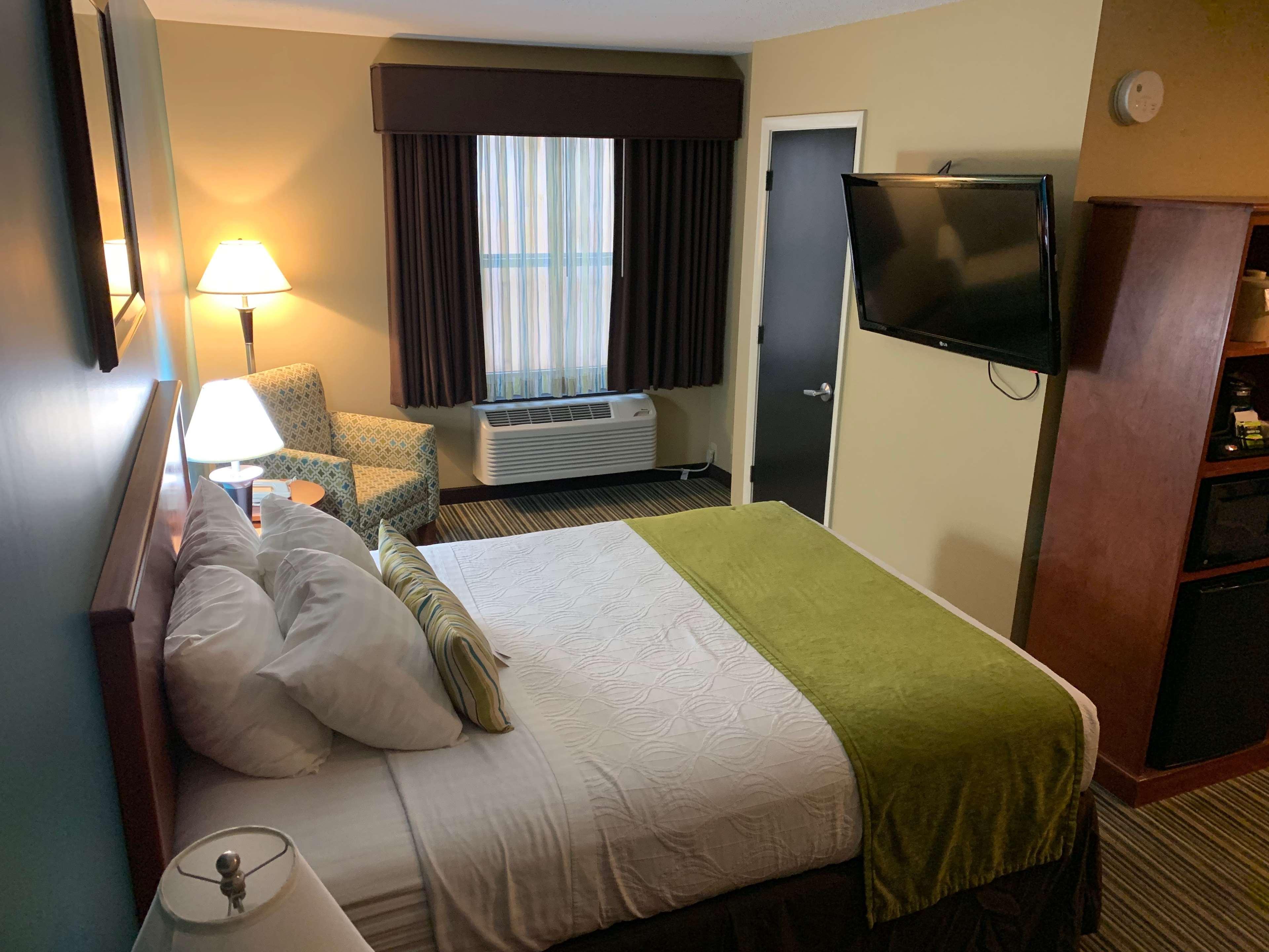 Best Western Plus Траверс-Сити Экстерьер фото